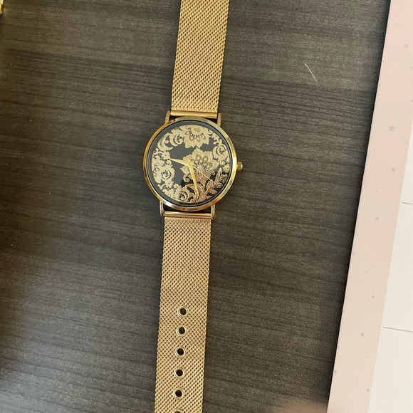 Large Faux Gold Watch - Picture 2 of 6
